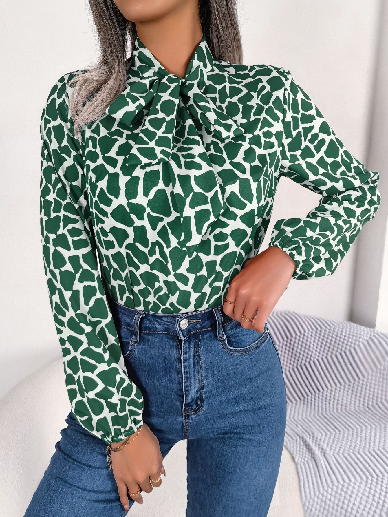 Adelaisa - Blouse with Bow